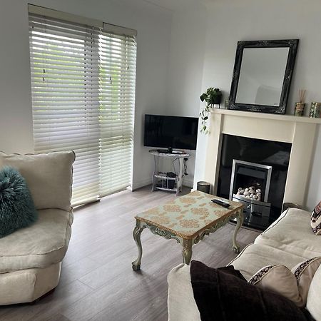 Cosy 2 Double Bed Apartment Swords Exteriör bild