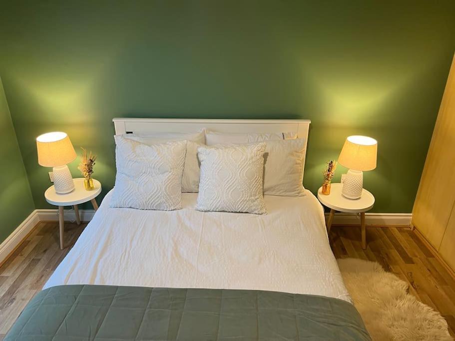 Cosy 2 Double Bed Apartment Swords Exteriör bild